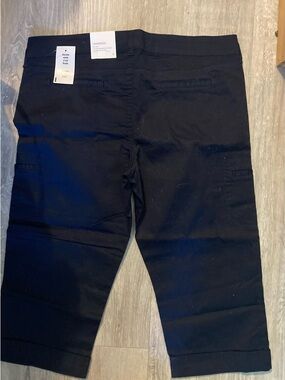 Ricki's Cotton Capri Pants with Button Cuff Detail